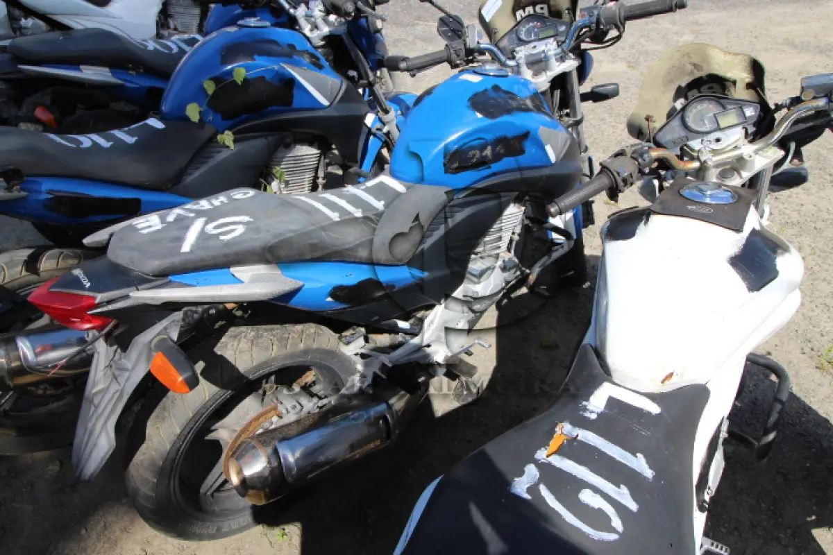 LOTE 111 - VEÍCULO; MARCA/MODELO: HONDA/CB 300R FAB/MOD: 2012/2012 PLACA: OLC3554 CHASSI: 9C2NC4310CR074177