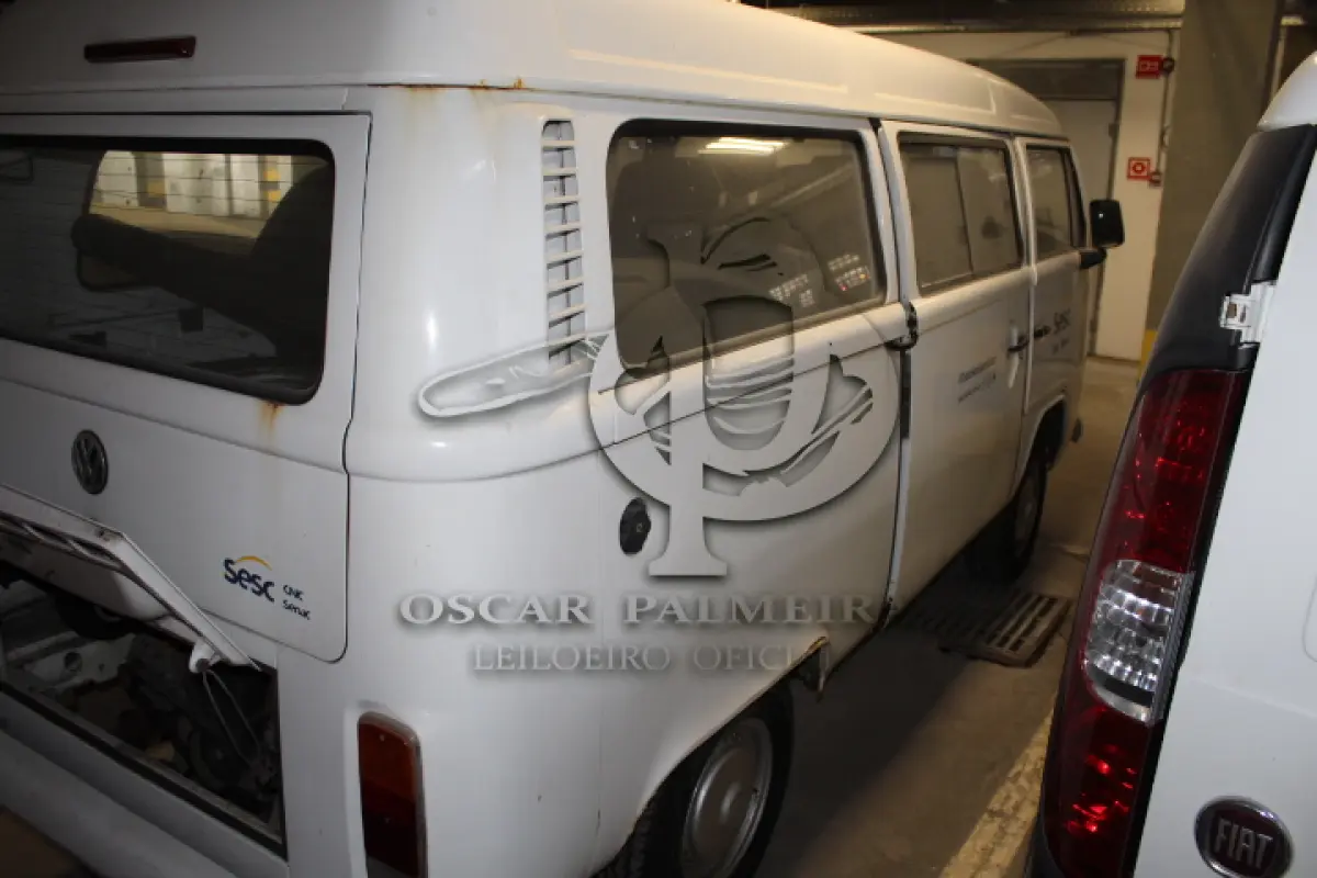 LOTE 015 - VEÍCULO - VW KOMBI, ANO/MOD 2013/2014.