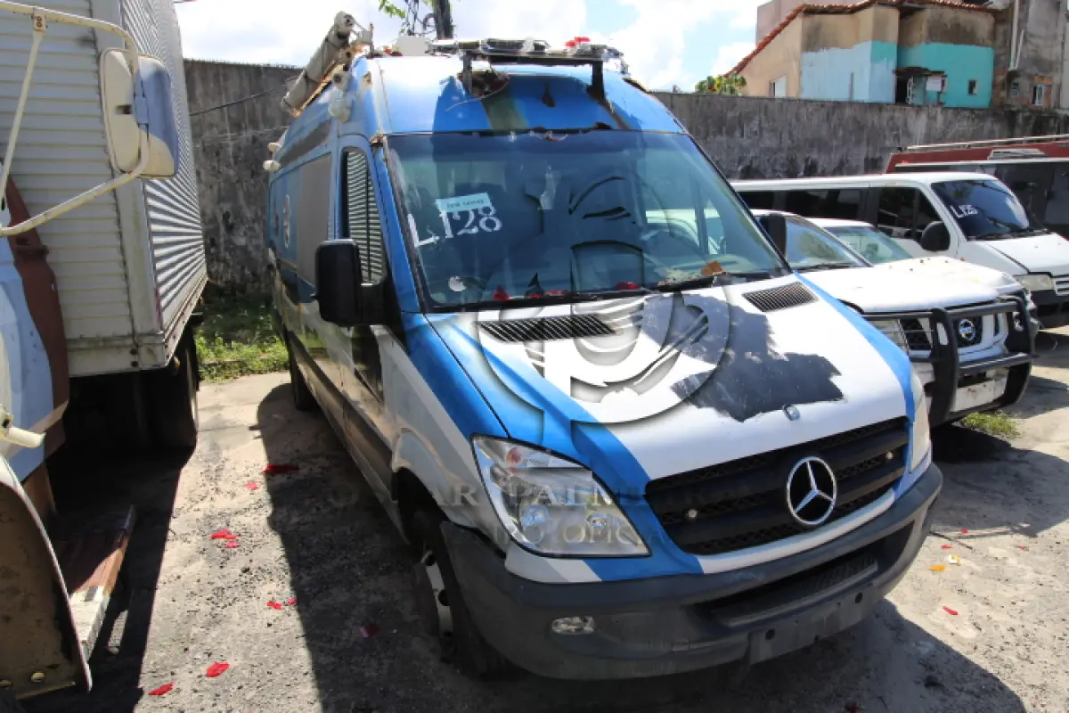 LOTE 128 - VEÍCULO; MARCA/MODELO: I/M.BENZ 515CDISPRINTERF FAB/MOD: 2014/2014 PLACA: OZU3081 CHASSI: 8AC906655EE096419