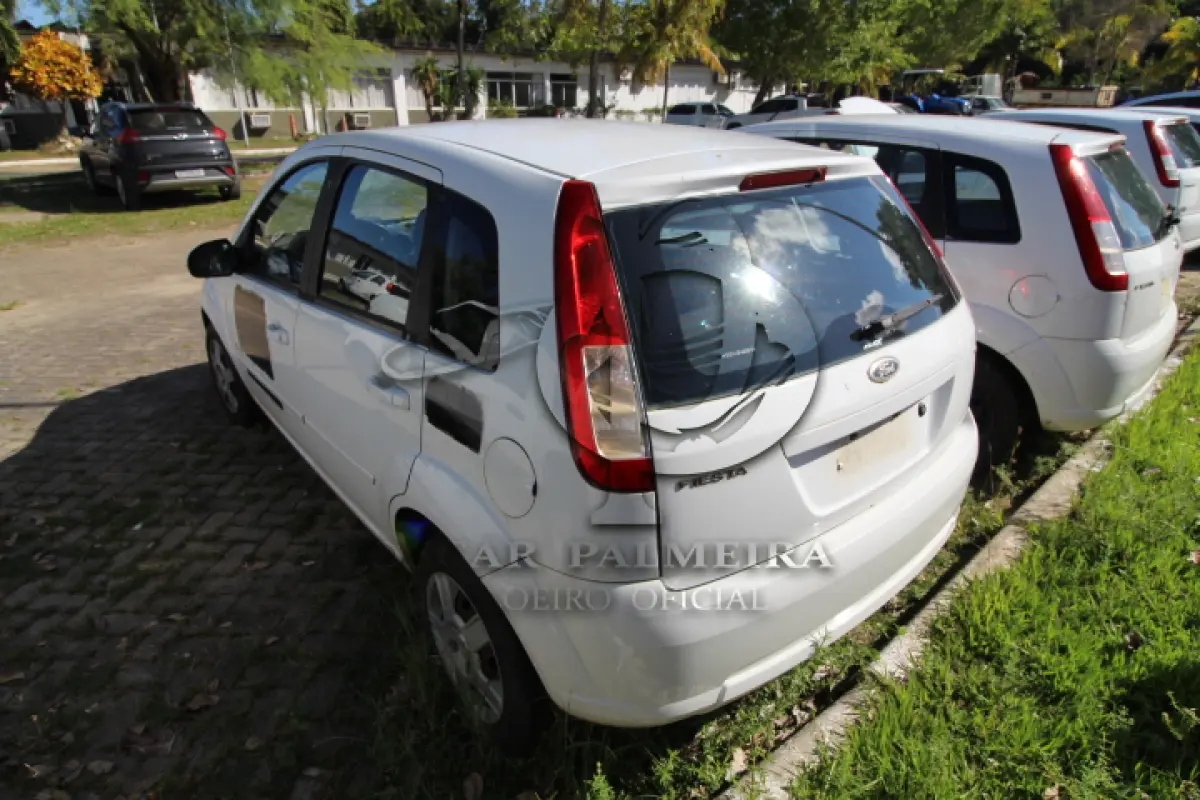 LOTE 010 - VEÍCULO: MARCA/MODELO: FORD/FIESTA 1.6 FLEX; FAB/MOD: 2009/2009; PLACA: JSL4685; CHASSI: 9BFZF55P098434254