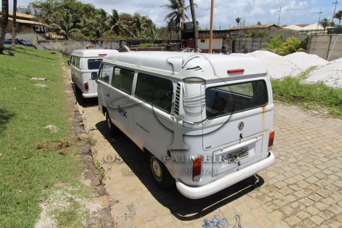 LOTE 011 - VEÍCULO - VW KOMBI, ANO/MOD 2013/2014.