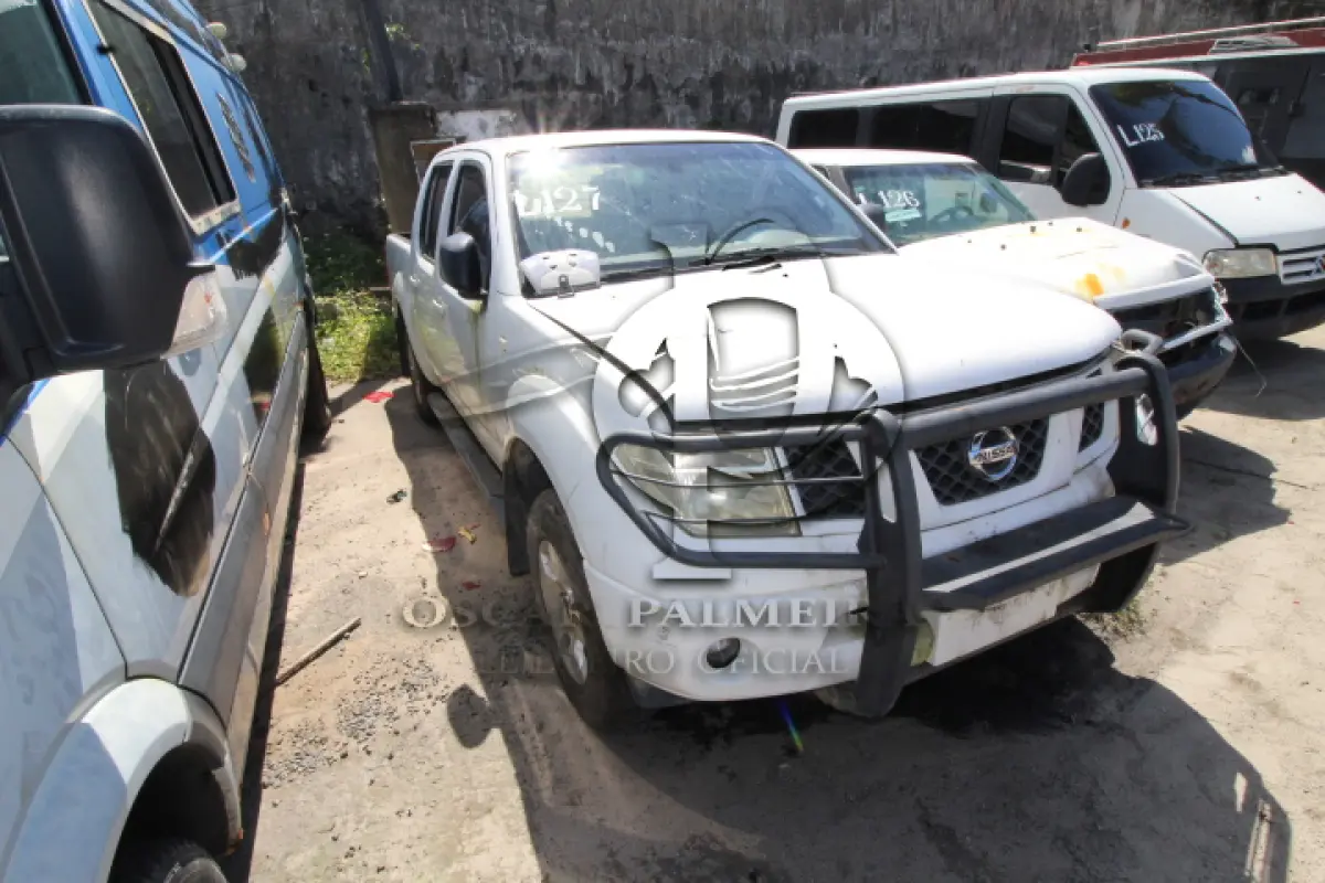 LOTE 127 - VEÍCULO; MARCA/MODELO: NISSAN/FRONTIER XE 25 X4 (SEM MOTOR) FAB/MOD: 2009/2009 PLACA: JFQ5215 CHASSI: 94DVCUD409J235347