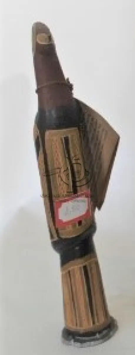 LOTE 050 - ESCULTURA