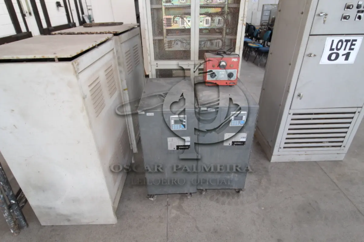 LOTE 001 - DIVERSOS MATERIAIS ELÉTRICOS COMPOSTO DE:  CARREGADORES DE BATERIA, RETIFICADORES, SISTEMA ESTABILIZADOR