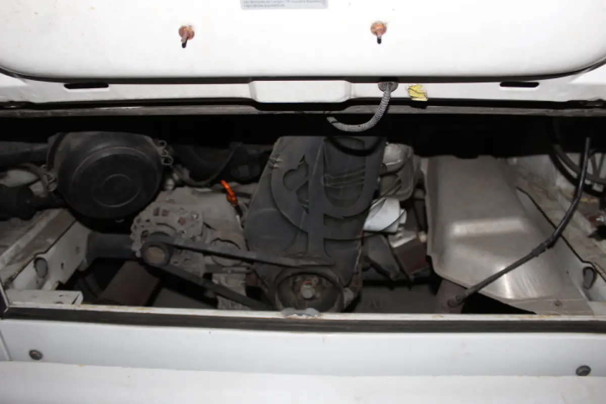 LOTE 015 - VEÍCULO - VW KOMBI, ANO/MOD 2013/2014.