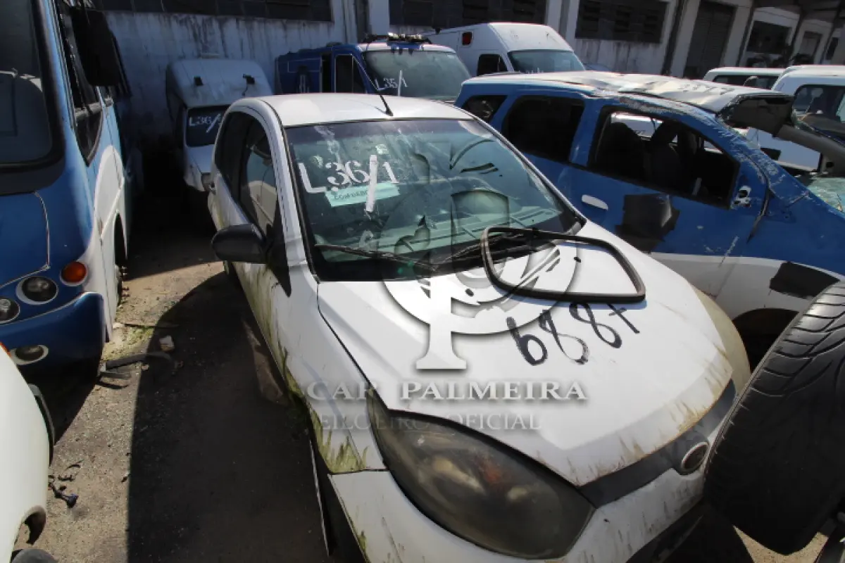 LOTE 036 - SUCATA DE VEÍCULOS:    FIESTA FLEX, CHASSI 9BFZF55A8B8106887    ECOSPORT S 1.6, CHASSI 9BFZB55P7D8818620    COURIER RONTAN, CHASSI  9BFZC52P4BB898119