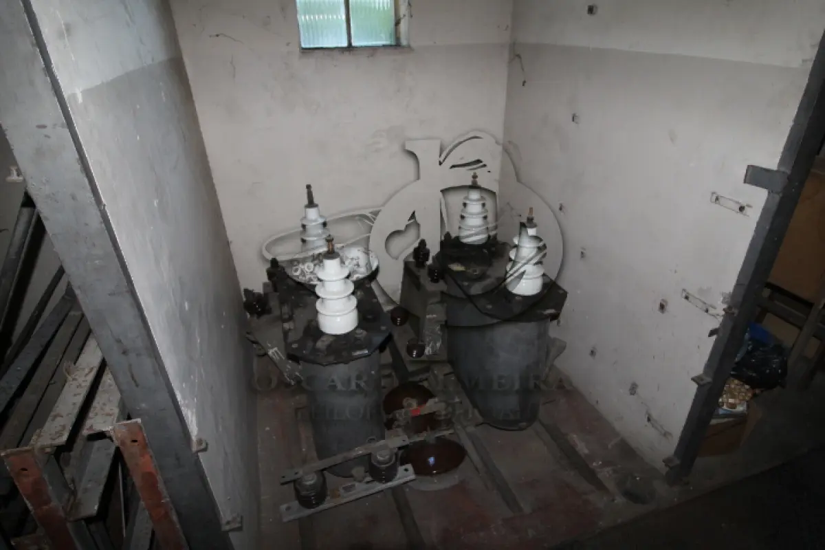 LOTE 004 - DIVERSOS MATERIAIS DE FERRO COMPOSTO DE:  TRANSFORMADORES, DISJUTORES, PAINEIS DE CONTROLE, ESTANTE RETIFICADORA, BOBINAS, FERROS DIVERSOS