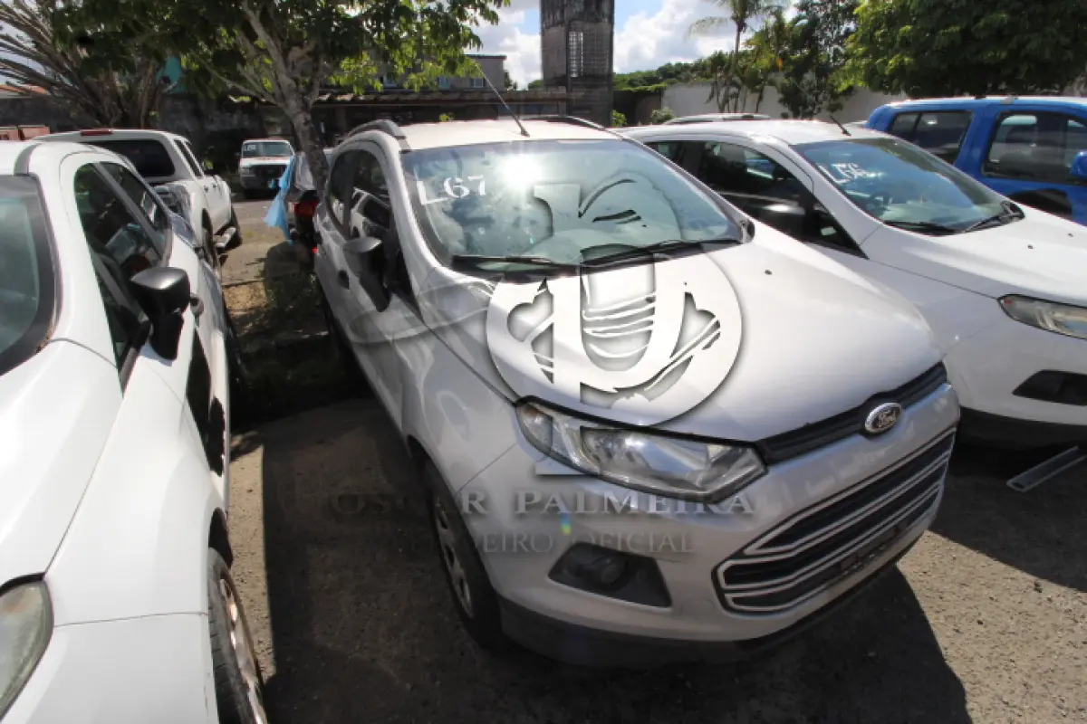 LOTE 067 - VEÍCULO; MARCA/MODELO: FORD/ECOSPORT SE 1.6 FAB/MOD: 2013/2014 PLACA: OUI7661 CHASSI: 9BFZB55P9E8852561