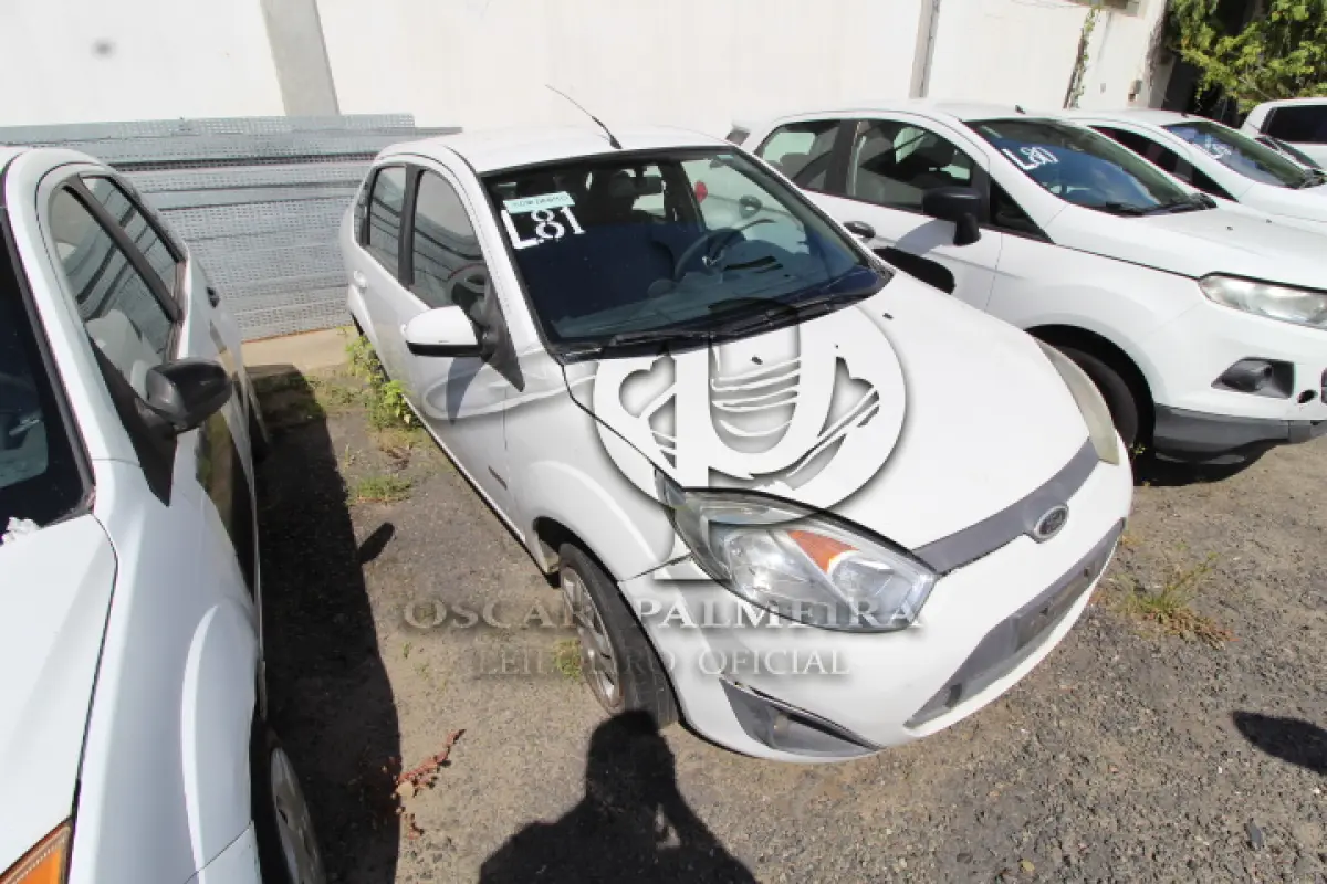 LOTE 081 - VEÍCULO; MARCA/MODELO: FORD/FIESTA SEDAN1.6FLEX FAB/MOD: 2012/2012 PLACA: NZQ4261 CHASSI: 9BFZF54PXC8313708