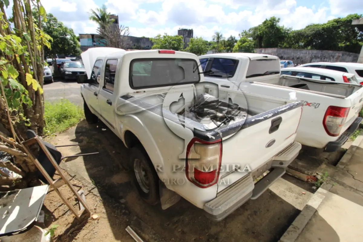 LOTE 076 - VEÍCULO; MARCA/MODELO: I/FORD RANGER XLS 12P FAB/MOD: 2011/2012 PLACA: NZH2049 CHASSI: 8AFER12PXCJ473116