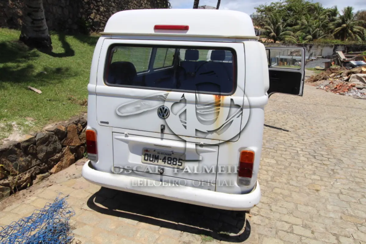 LOTE 011 - VEÍCULO - VW KOMBI, ANO/MOD 2013/2014.