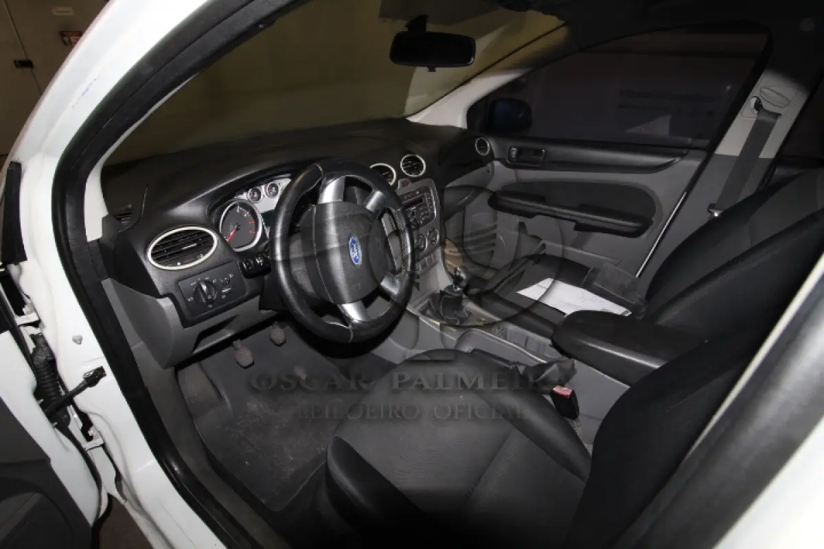 LOTE 009 - VEÍCULO - FORD FOCUS HC FLEX, ANO/MOD 2011/2012.