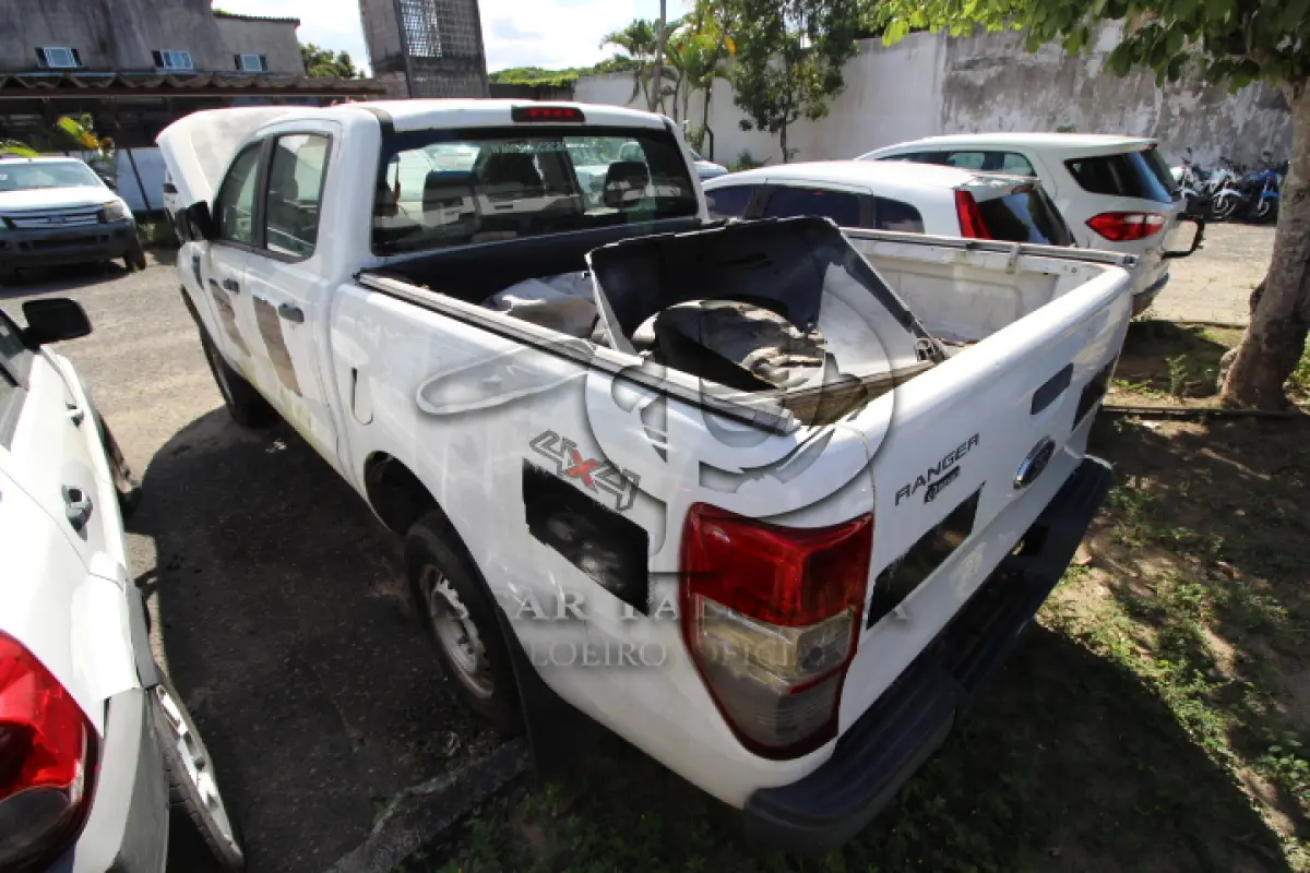 LOTE 059 - VEÍCULO; MARCA/MODELO: I/FORD RANGER XL CD4 22 (MOTOR SOLTO) FAB/MOD: 2012/2013 PLACA: OKY6008 CHASSI: 8AFAR23J2DJ071011
