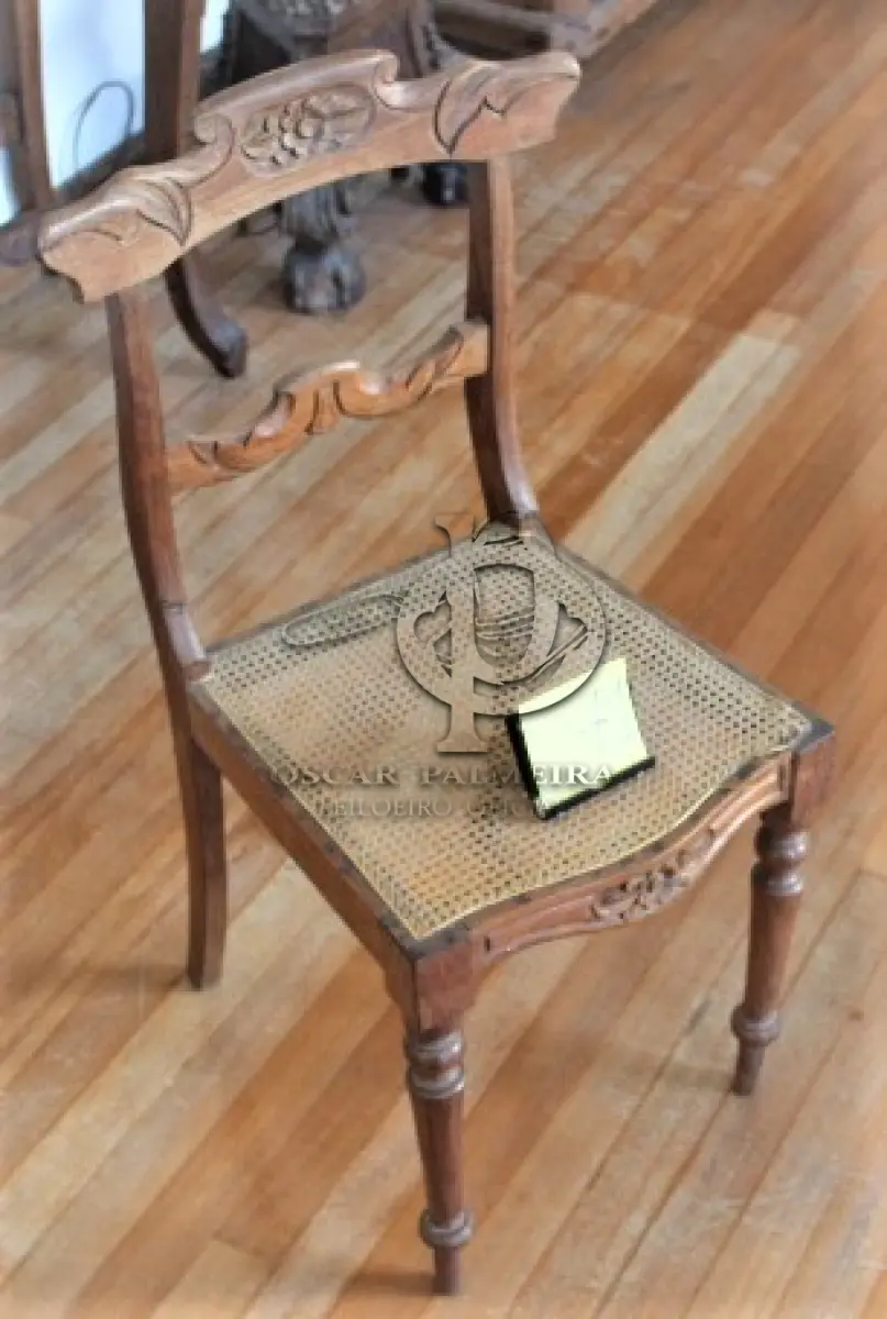 LOTE 071 - CADEIRA