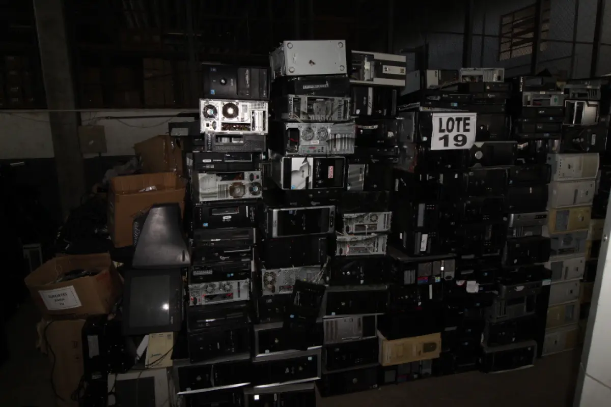 LOTE 019 - DIVERSOS MATERIAIS DE INFORMÁTICA COMPOSTO DE: IMPRESSORAS, MONITORES, CPU’S, APARELHOS DE FAX, ESTABILIZADORES, SCANNERES, TECLADOS, SWITCH’S, MOUSES, FONTES PARA CPU, NOTEBOOKS, TABLETS