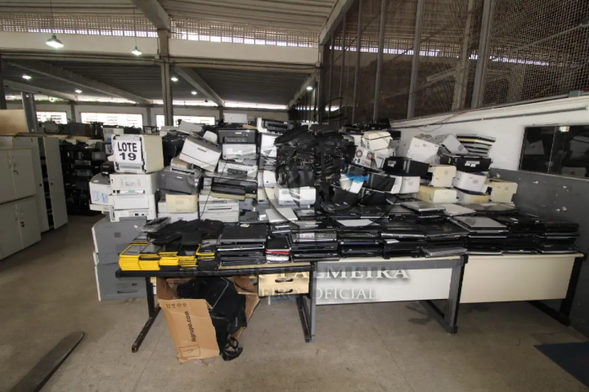 LOTE 019 - DIVERSOS MATERIAIS DE INFORMÁTICA COMPOSTO DE: IMPRESSORAS, MONITORES, CPU’S, APARELHOS DE FAX, ESTABILIZADORES, SCANNERES, TECLADOS, SWITCH’S, MOUSES, FONTES PARA CPU, NOTEBOOKS, TABLETS