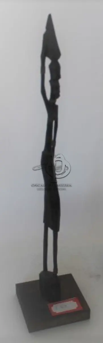 LOTE 057 - ESCULTURA