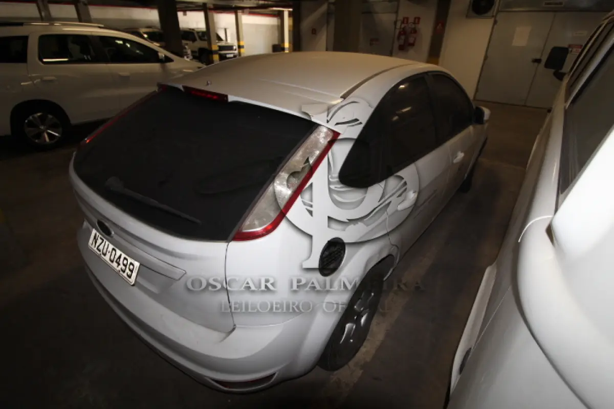 LOTE 009 - VEÍCULO - FORD FOCUS HC FLEX, ANO/MOD 2011/2012.