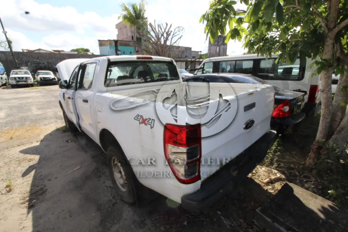 LOTE 048 - VEÍCULO; MARCA/MODELO: I/FORD RANGER XL CD4 22; FAB/MOD: 2013/2013; PLACA: OUM5311; CHASSI: 8AFAR23JXDJ127860