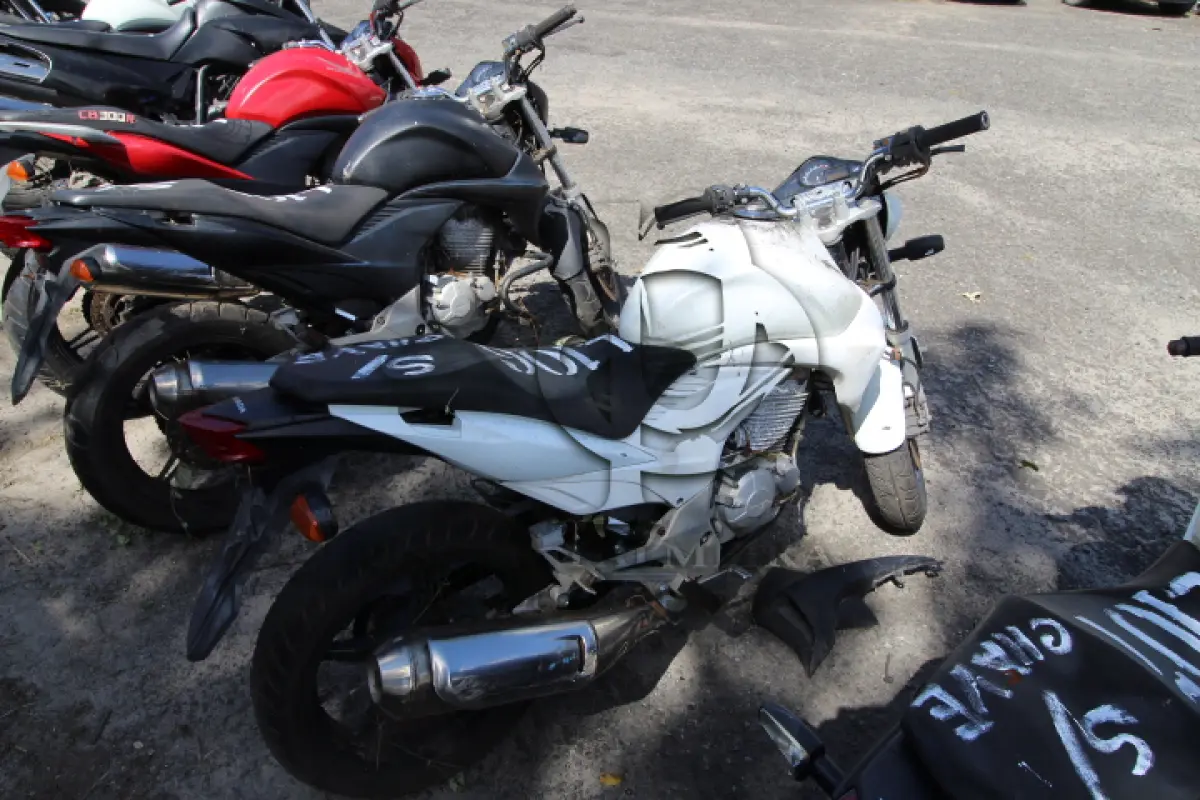 LOTE 106 - VEÍCULO; MARCA/MODELO: HONDA/CB 300R FAB/MOD: 2012/2012 PLACA: OLC3589 CHASSI: 9C2NC4310CR070479