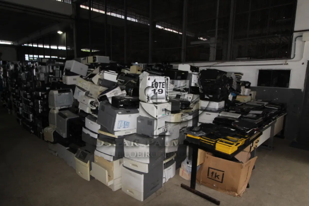 LOTE 019 - DIVERSOS MATERIAIS DE INFORMÁTICA COMPOSTO DE: IMPRESSORAS, MONITORES, CPU’S, APARELHOS DE FAX, ESTABILIZADORES, SCANNERES, TECLADOS, SWITCH’S, MOUSES, FONTES PARA CPU, NOTEBOOKS, TABLETS
