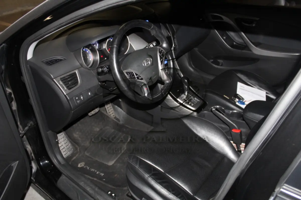 LOTE 016 - VEÍCULO - HYUNDAI ELANTRA, ANO/MOD 2012/2013.