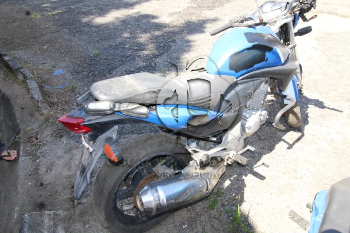 LOTE 091 - VEÍCULO; MARCA/MODELO: HONDA/CB 300R FAB/MOD: 2012/2012 PLACA: OLC5330 CHASSI: 9C2NC4310CR074123
