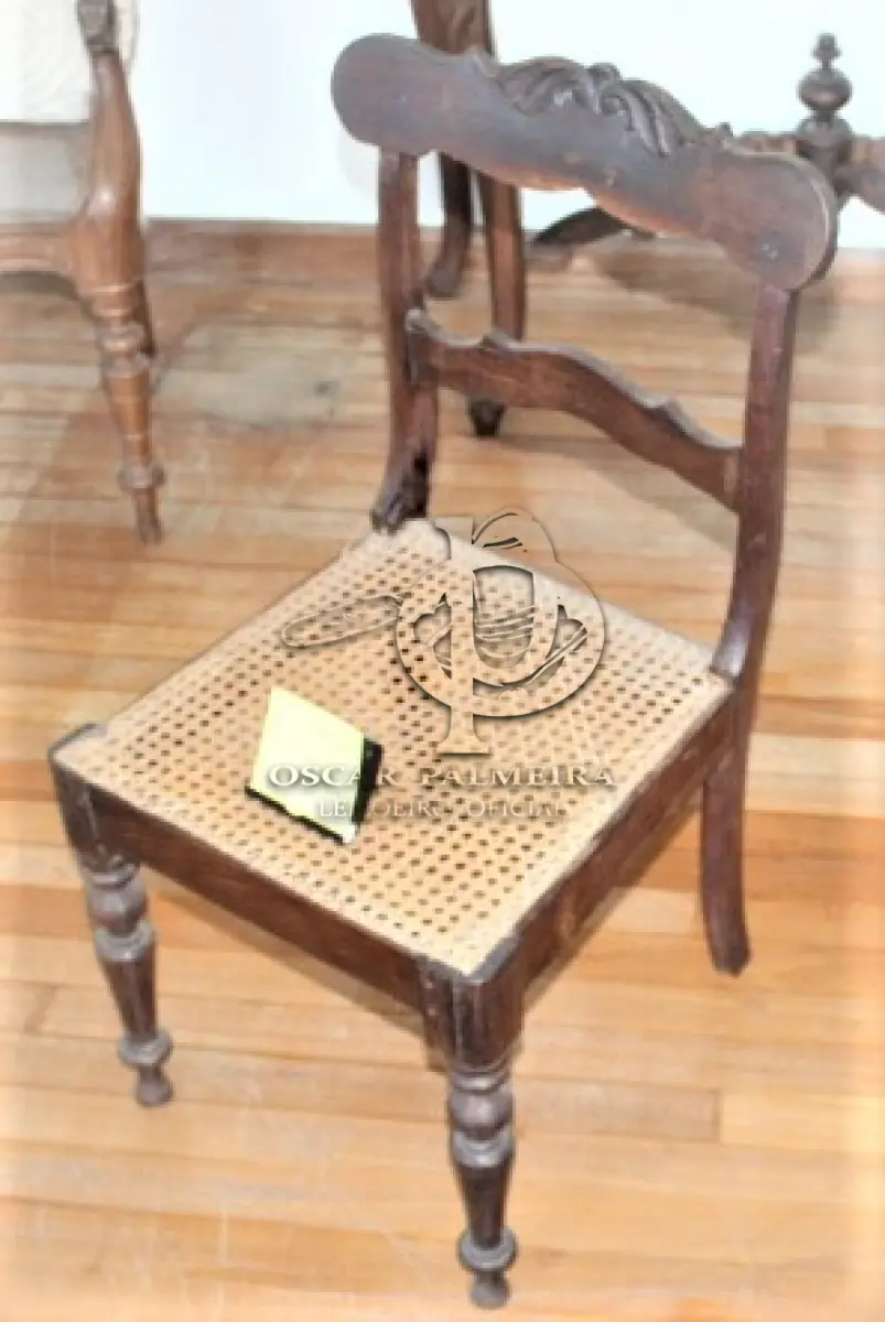 LOTE 072 - CADEIRA