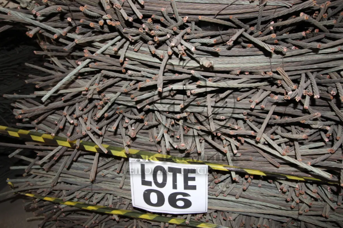 LOTE 006 - DIVERSOS MATERIAIS DE COBRE COMPOSTO DE: CABOS MENSAGEIROS, FIOS DE COBRE, FIOS DE CONTATO