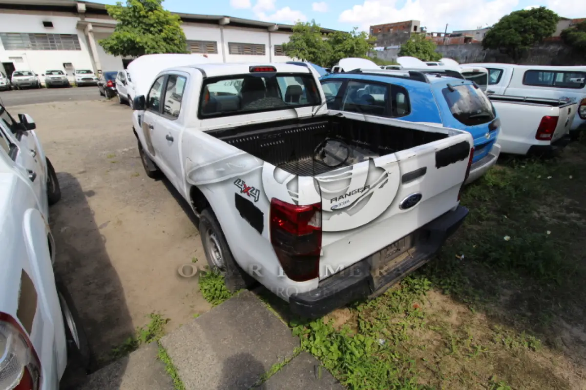 LOTE 119 - VEÍCULO; MARCA/MODELO: I/FORD RANGER XL CD4 22 FAB/MOD: 2012/2013 PLACA: OKS2896 CHASSI: 8AFAR23J5DJ064683