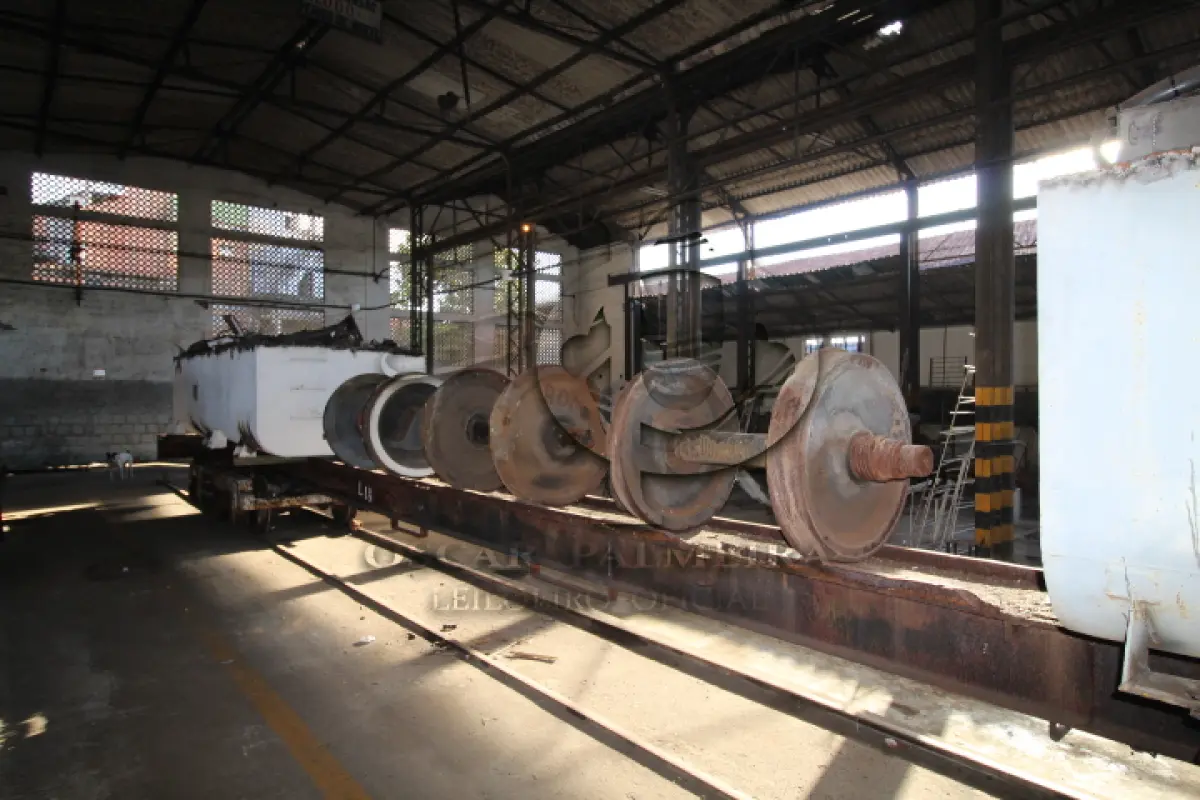 LOTE 018 - DIVERSOS MATERIAIS DE FERRO COMPOSTO DE:   PRANCHA FERROVIARIA, RODEIROS, SUCATA DIVERSAS DE FERRO