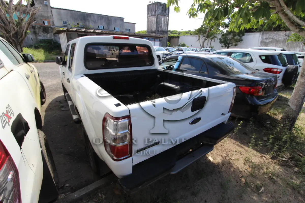LOTE 055 - VEÍCULO; MARCA/MODELO: I/FORD RANGER XL 13P FAB/MOD: 2010/2011 PLACA: NTN9842 CHASSI: 8AFER13P5BJ330555