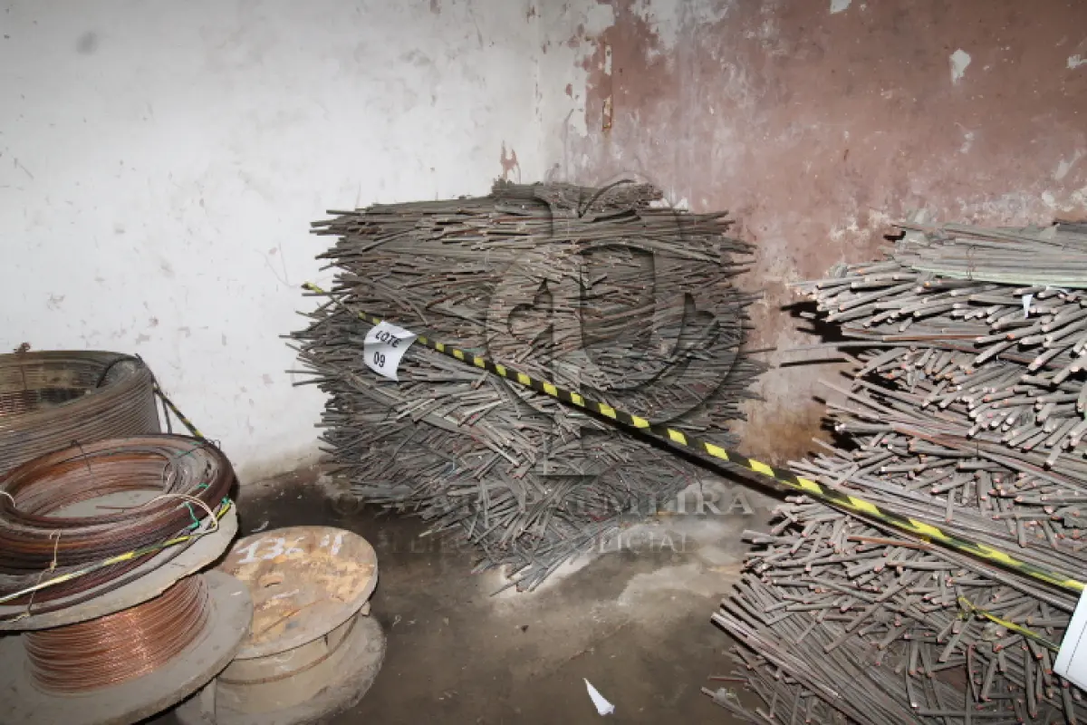 LOTE 009 - DIVERSOS MATERIAIS DE COBRE COMPOSTO DE: CABOS MENSAGEIROS, FIOS DE COBRE, FIOS DE CONTATO