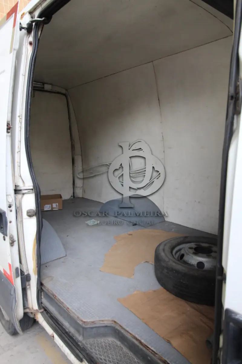 LOTE 004 - VEÍCULO - IVECO DAILY55C16 GRANFUR, ANO/MODELO 2010/2011.