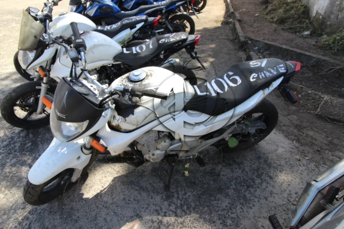 LOTE 106 - VEÍCULO; MARCA/MODELO: HONDA/CB 300R FAB/MOD: 2012/2012 PLACA: OLC3589 CHASSI: 9C2NC4310CR070479