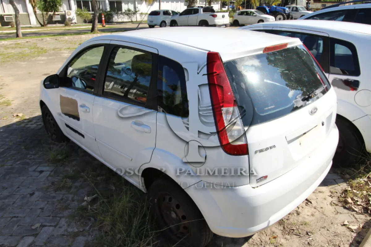 LOTE 008 - VEÍCULO: MARCA/MODELO: FORD/FIESTA 1.6 FLEX; FAB/MOD: 2009/2009; PLACA: JSL5349; CHASSI: 9BFZF55P198422338