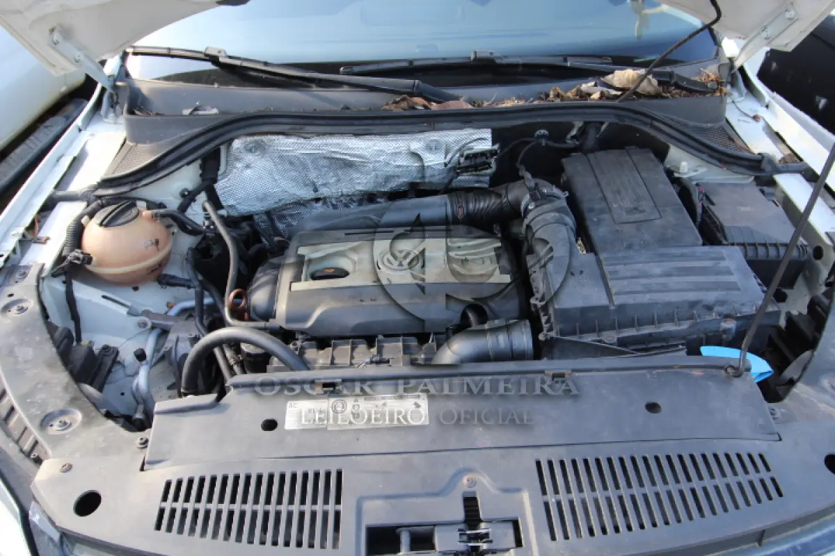 LOTE 005 - VEÍCULO: MARCA/MODELO: I/VW TIGUAN 2.0 TSI; FAB/MOD: 2011/2012; PLACA: NZM7939; CHASSI: WVGSV65N1CW527477