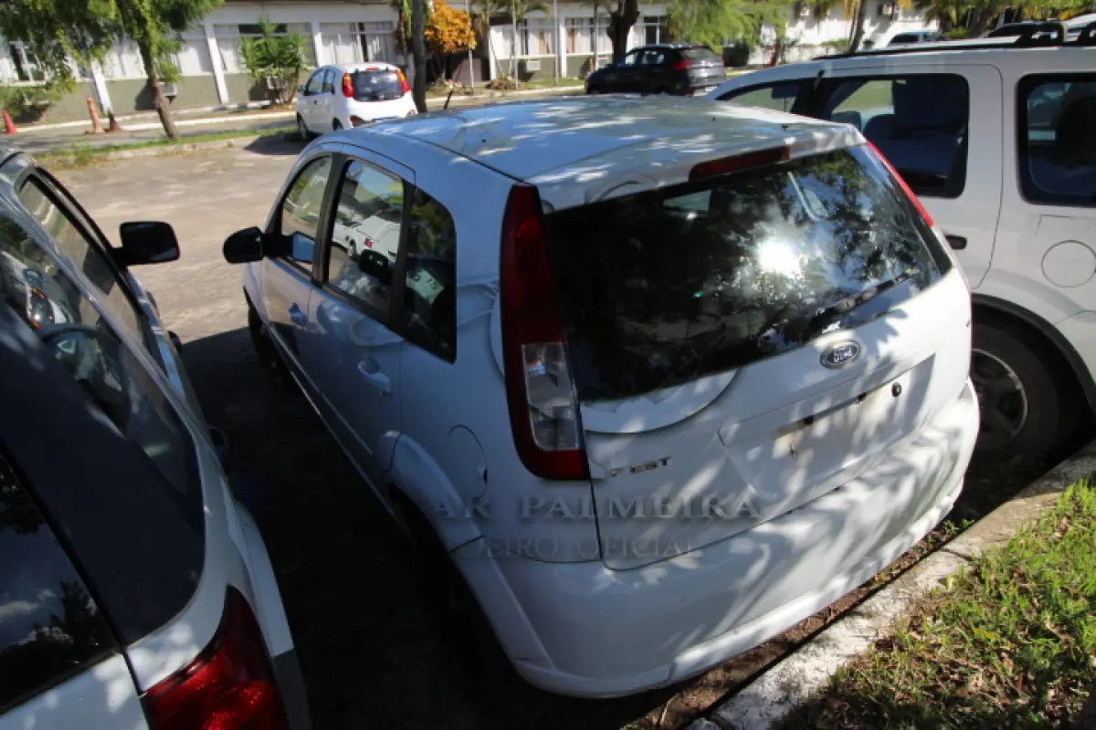 LOTE 014 - VEÍCULO: MARCA/MODELO: FORD/FIESTA 1.6 FLEX; FAB/MOD: 2009/2009; PLACA: JSN1844; CHASSI: 9BFZF55P098434481