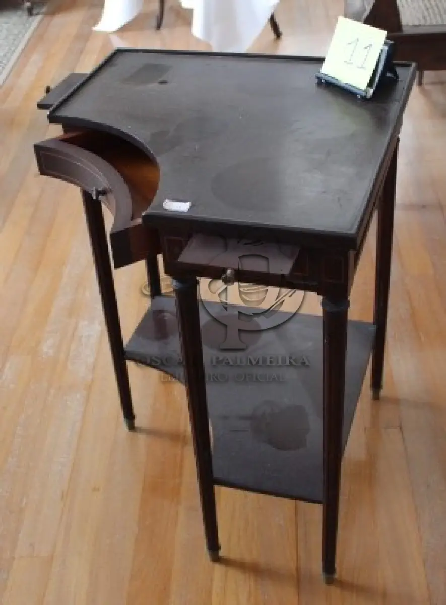 LOTE 011 - MESA DE CANTO