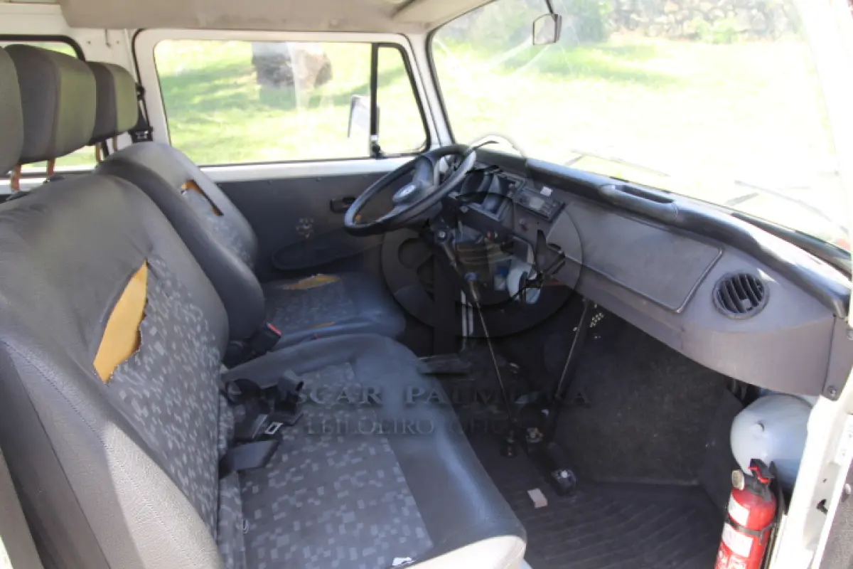 LOTE 011 - VEÍCULO - VW KOMBI, ANO/MOD 2013/2014.