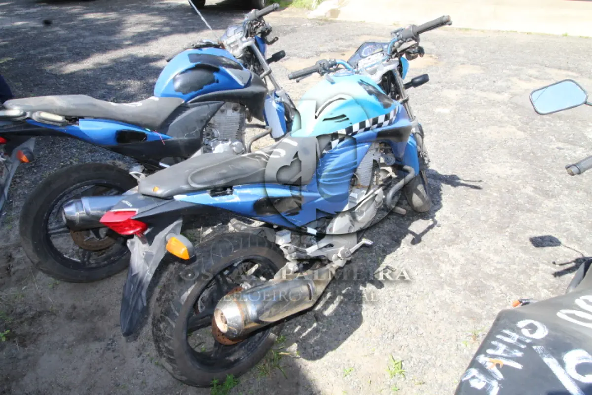 LOTE 092 - VEÍCULO; MARCA/MODELO: HONDA/CB 300R FAB/MOD: 2012/2012 PLACA: OLB8001 CHASSI: 9C2NC4310CR070367