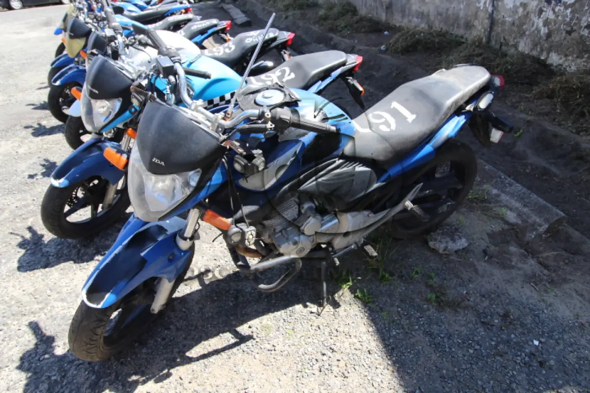 LOTE 091 - VEÍCULO; MARCA/MODELO: HONDA/CB 300R FAB/MOD: 2012/2012 PLACA: OLC5330 CHASSI: 9C2NC4310CR074123