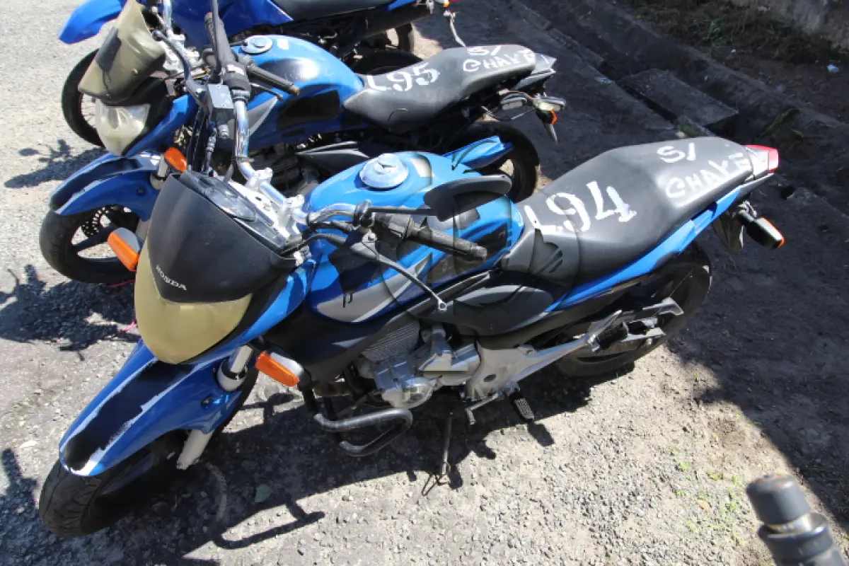 LOTE 094 - VEÍCULO; MARCA/MODELO: HONDA/CB 300R FAB/MOD: 2012/2012 PLACA: OLC1128 CHASSI: 9C2NC4310CR074167