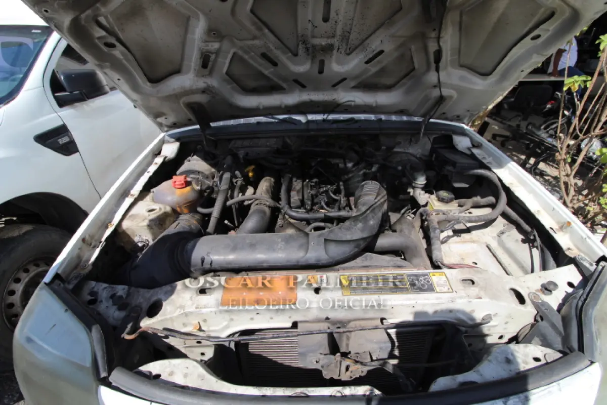 LOTE 076 - VEÍCULO; MARCA/MODELO: I/FORD RANGER XLS 12P FAB/MOD: 2011/2012 PLACA: NZH2049 CHASSI: 8AFER12PXCJ473116