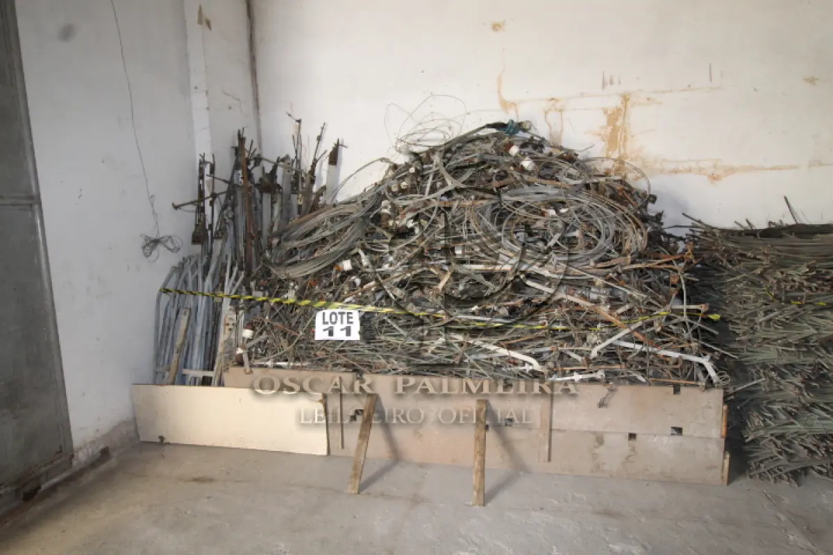 LOTE 011 - DIVERSOS MATERIAIS DE COBRE/FERRO COMPOSTO DE:  SUCATA DE FERRO, SUCATA DE COBRE