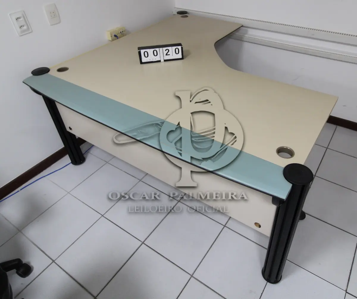 LOTE 020 - LOTE - 0020 - MESA EM L GRANDE