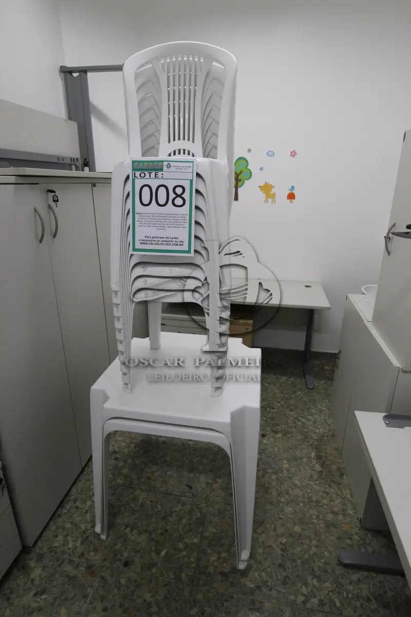 LOTE 008 - MÓVEIS PARA ESCRITÓRIO