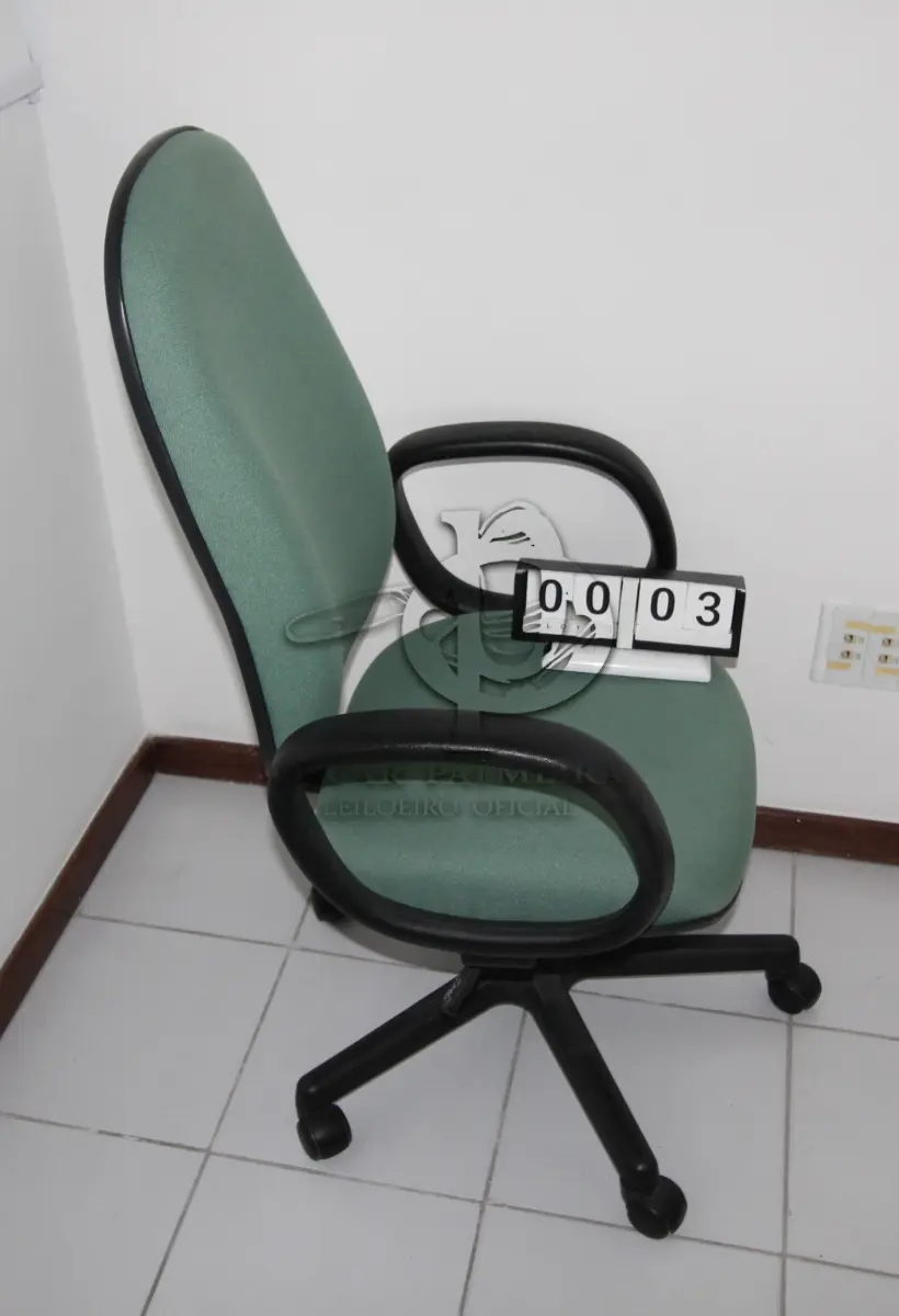 LOTE 003 - LOTE - 0003 - CADEIRA PRESIDENTE GIRATÓRIA C/ BRAÇO