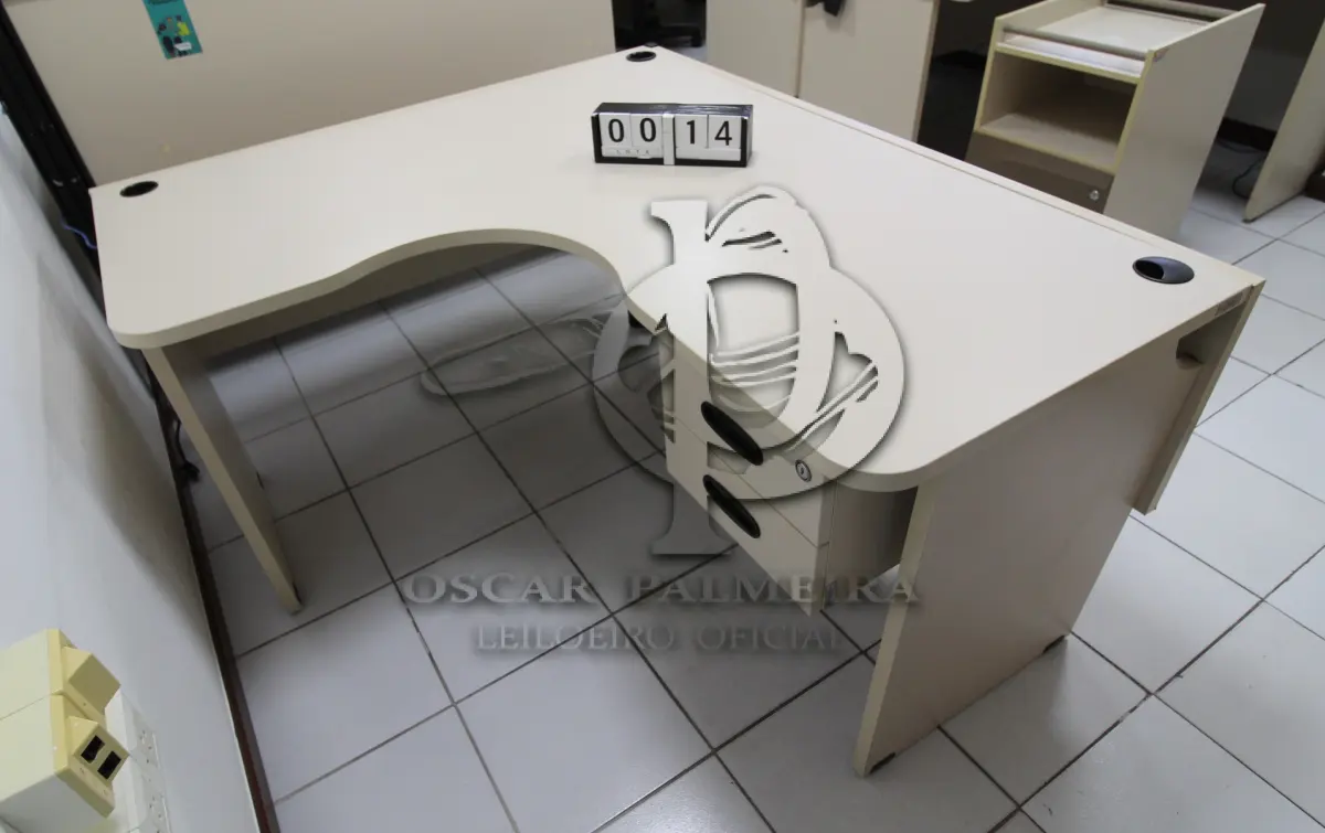 LOTE 014 - LOTE - 0014 - MESA EM L PEQUENA