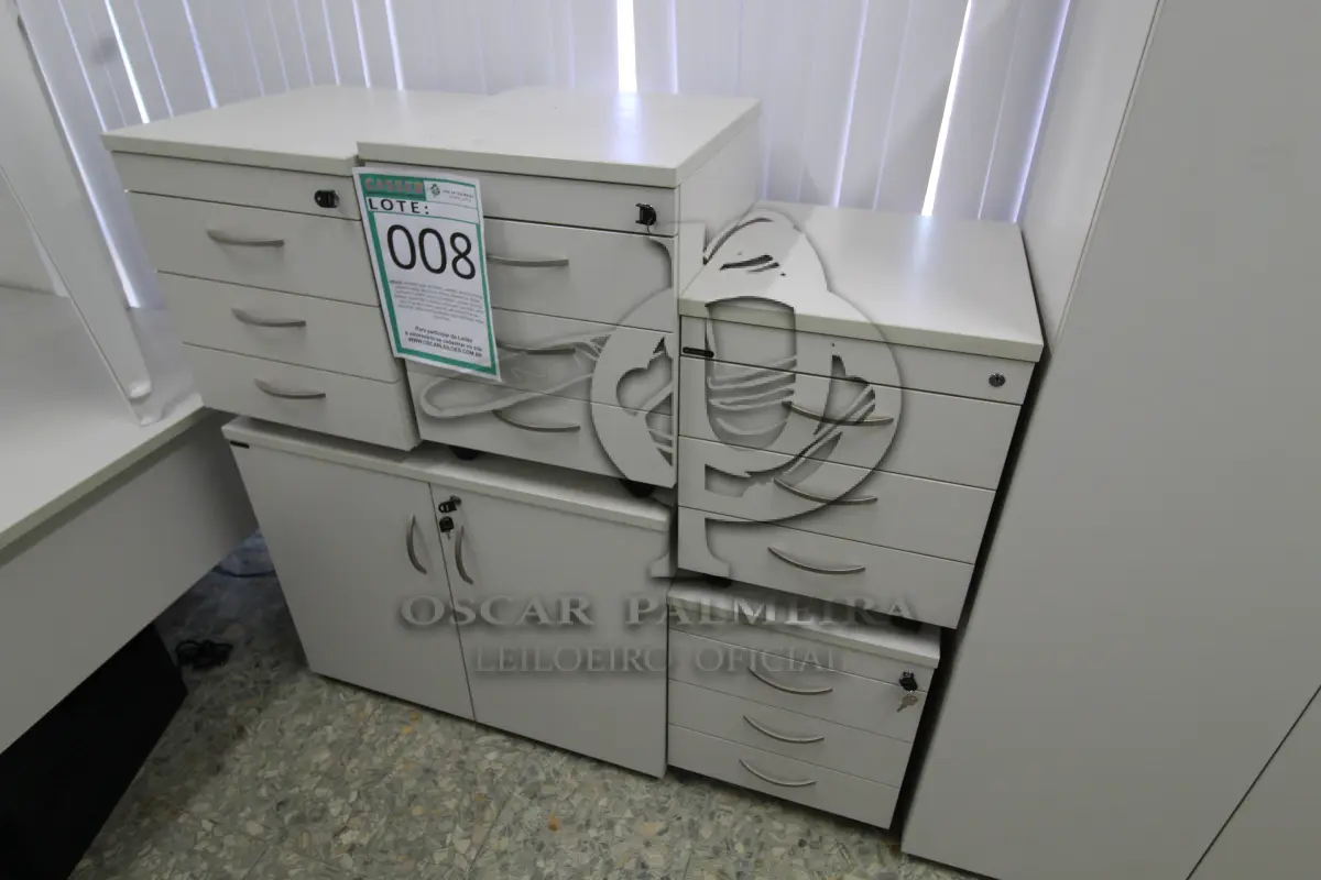 LOTE 008 - MÓVEIS PARA ESCRITÓRIO
